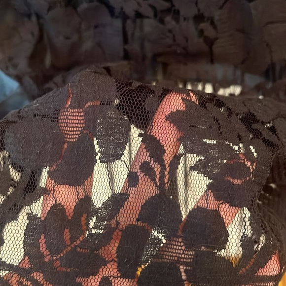 Hinge Floral Sleeveless top with Lace Back-Size S - Picture 3 of 5